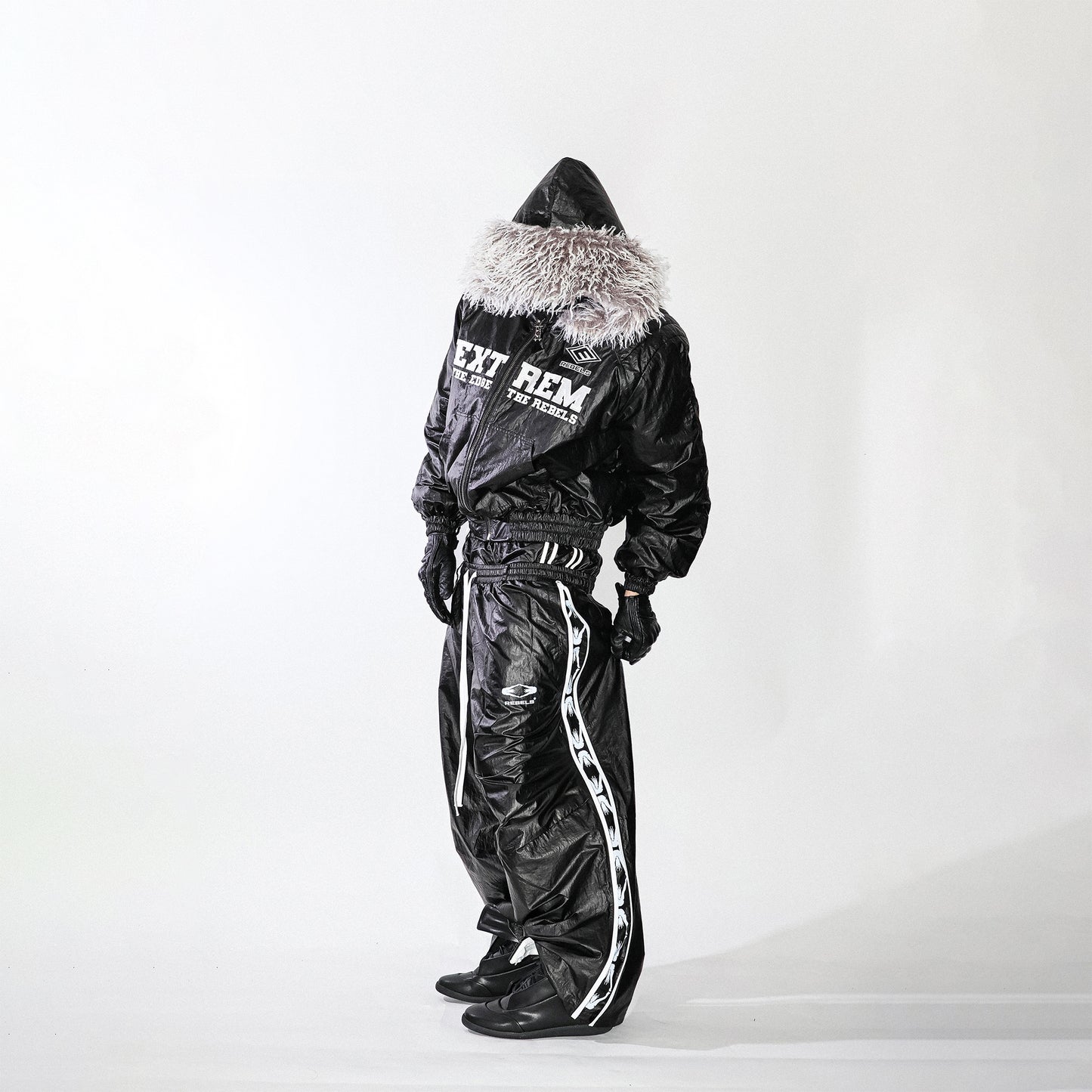 'Sexy Girl' SAGGING pants